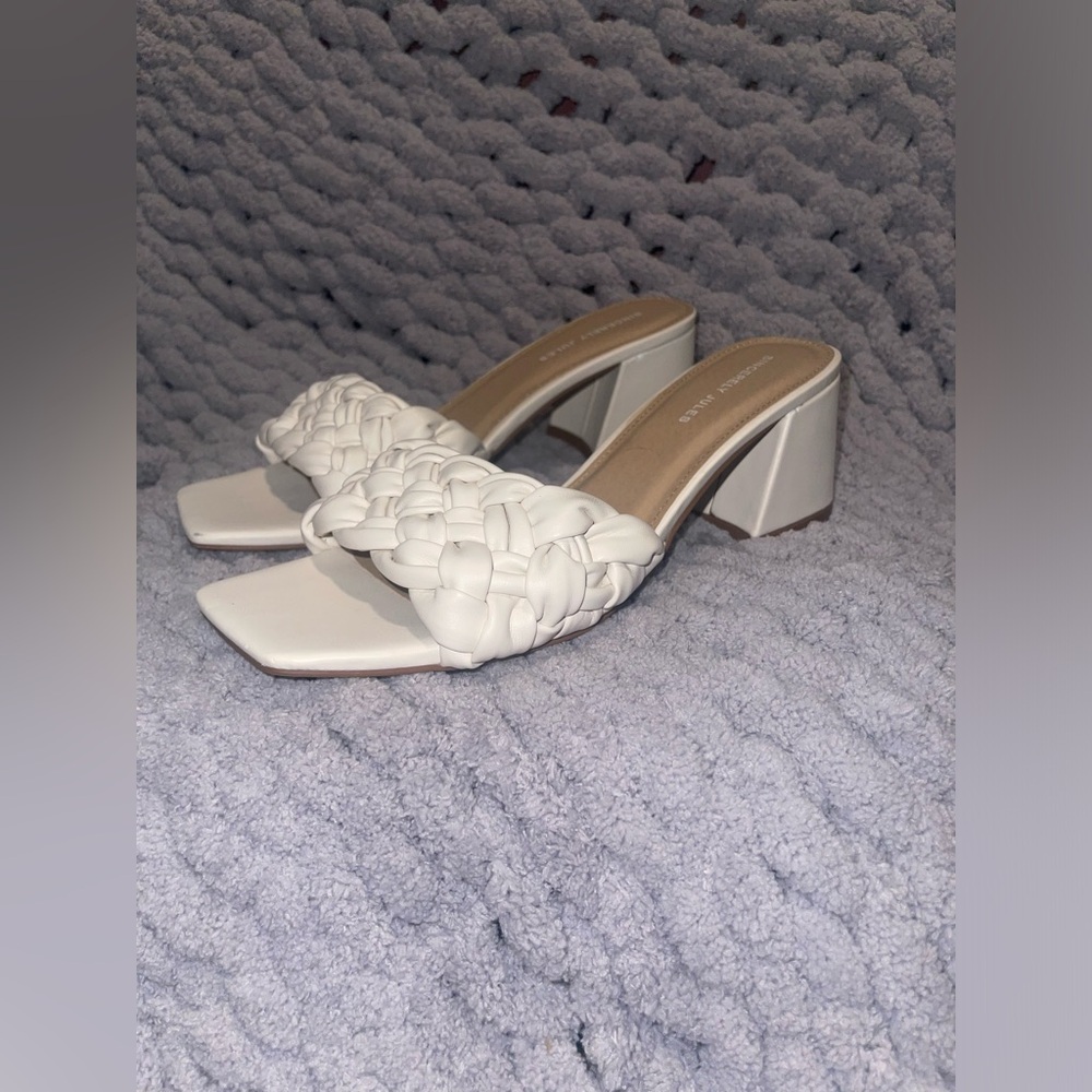 Knotted sandal heels